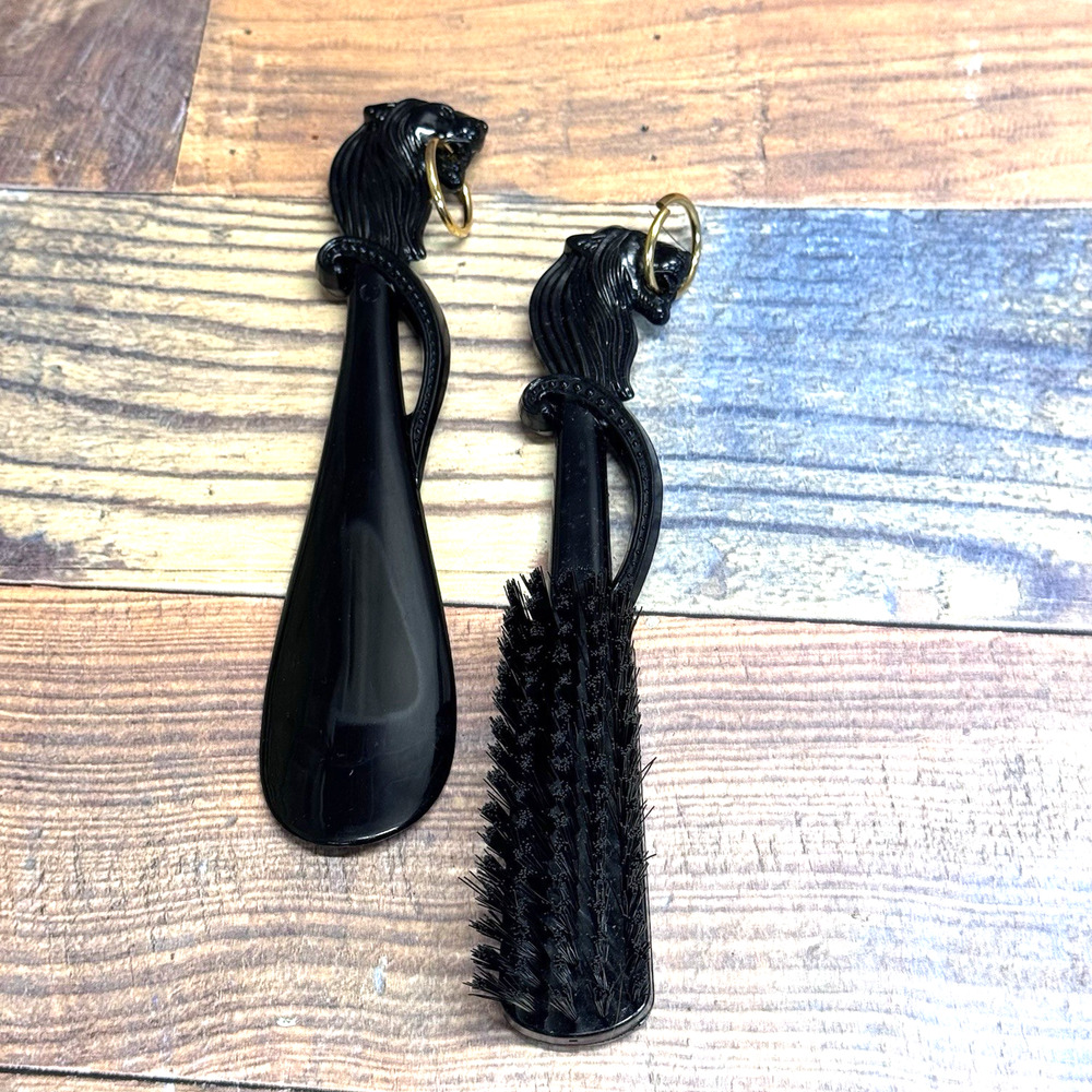 Shoe Horn and Brush Set Black Lion Head w Gold Ring Vintage‎ 1950s Japan w Box